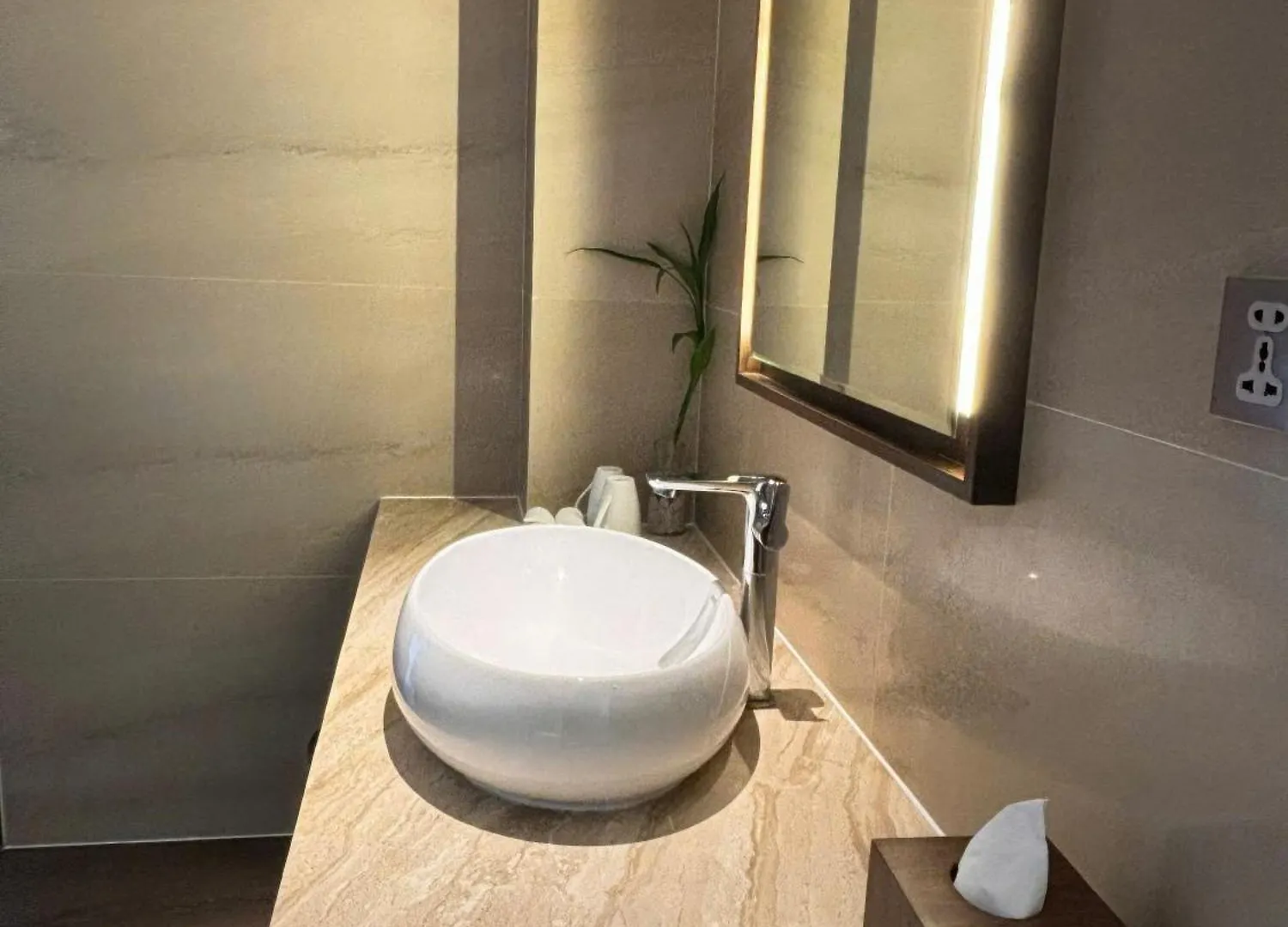 Canvas Danang Beach Hotel 4*, Da Nang Vietnam