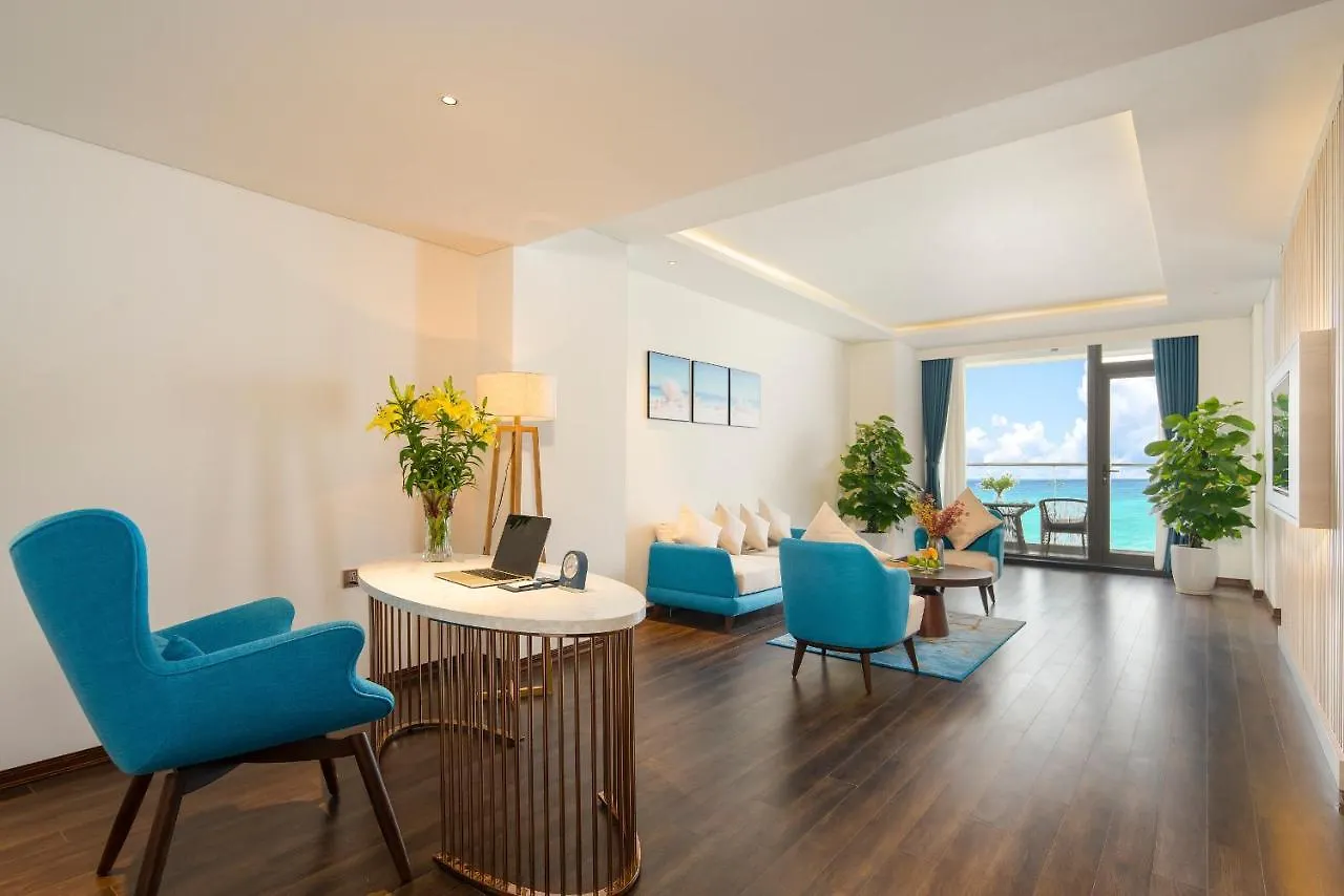 Canvas Danang Beach Hotel 4*, Da Nang